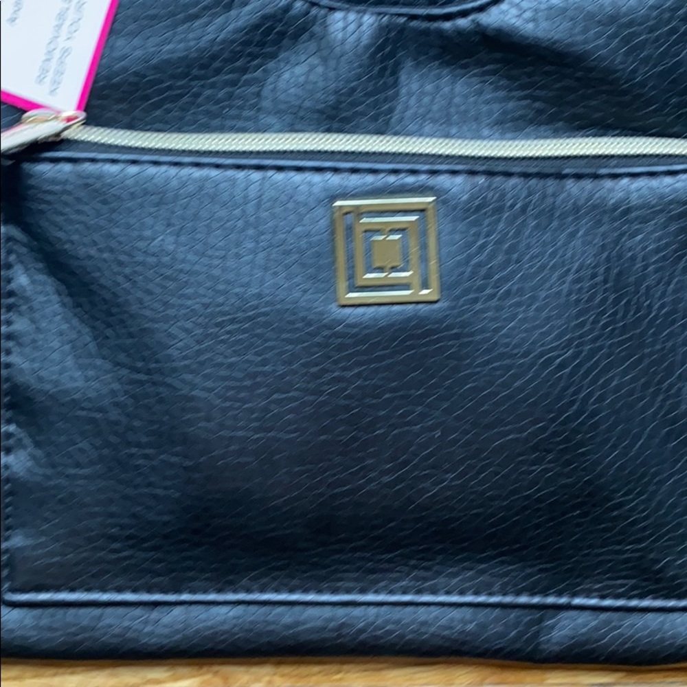 Liz Claiborne phone charging tech pouch black - Picture 3 of 7